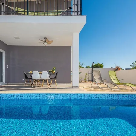 Eva Villa Vir